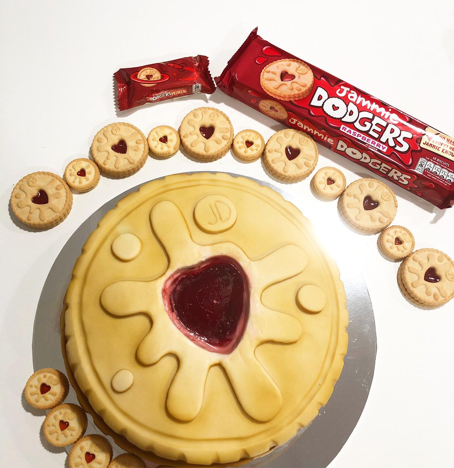 Jammie Dodgers Family Pack Raspberry Biscuits 12 Pcs 210g