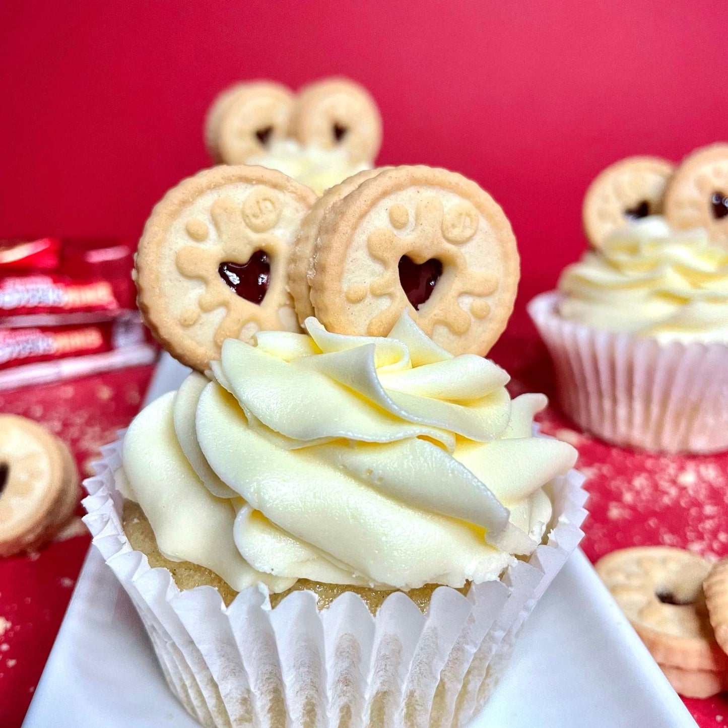Jammie Dodgers Family Pack Raspberry Biscuits 12 Pcs 210g