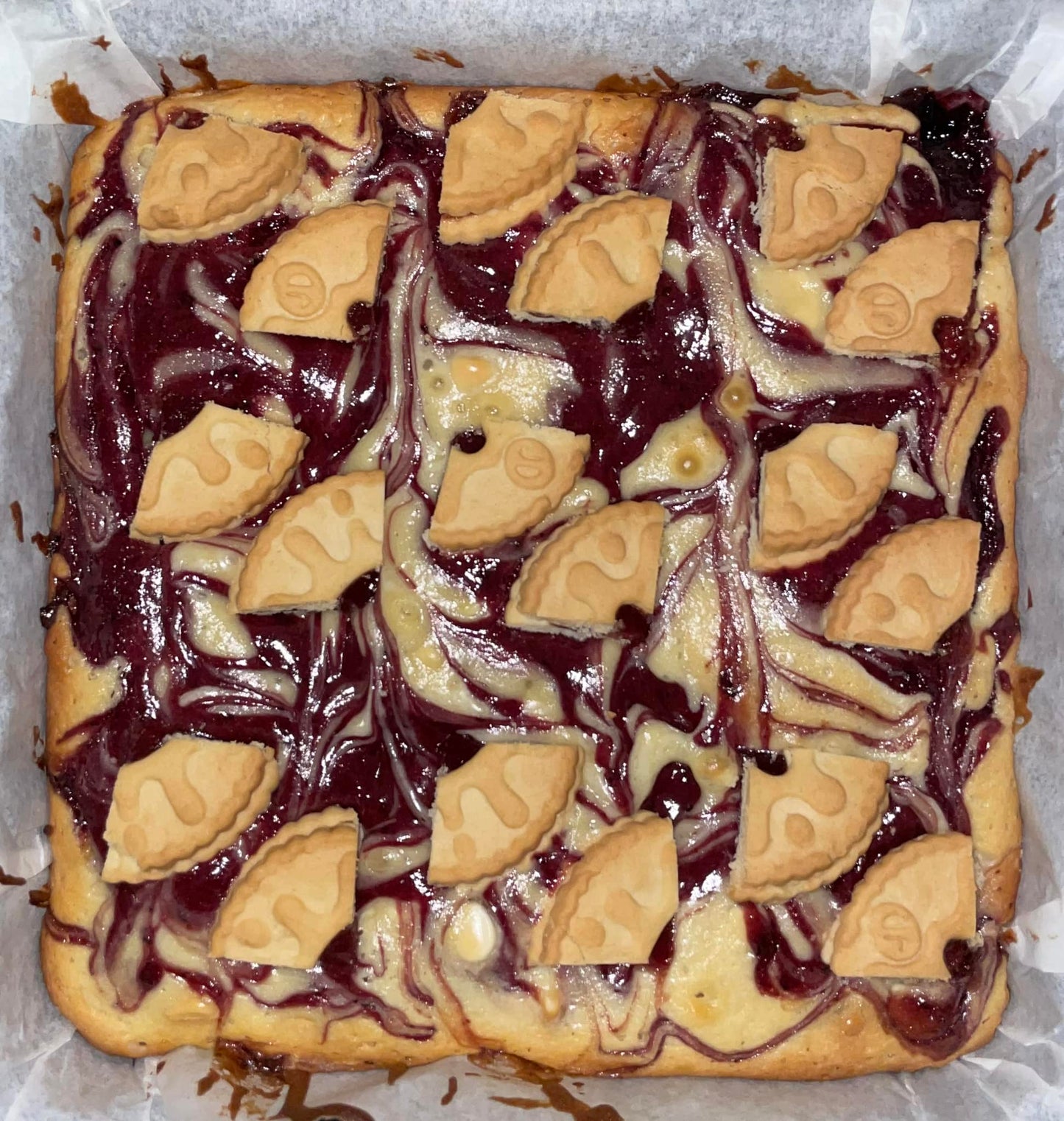 Jammie Dodgers Apple & Blackcurrant Biscuits 140g