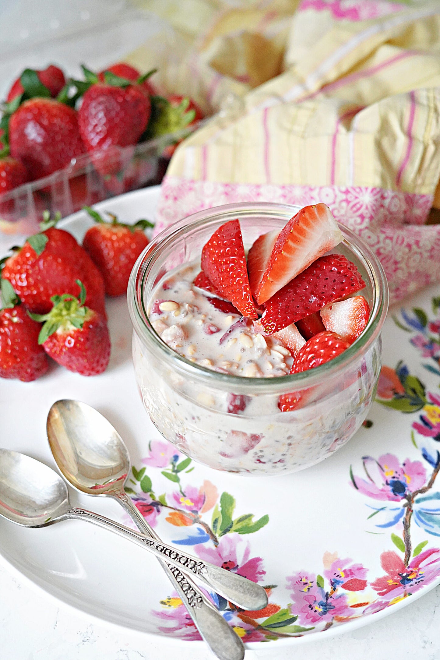 Quaker Protein Strawberries & Cream Porridge 8 Pack 336g
