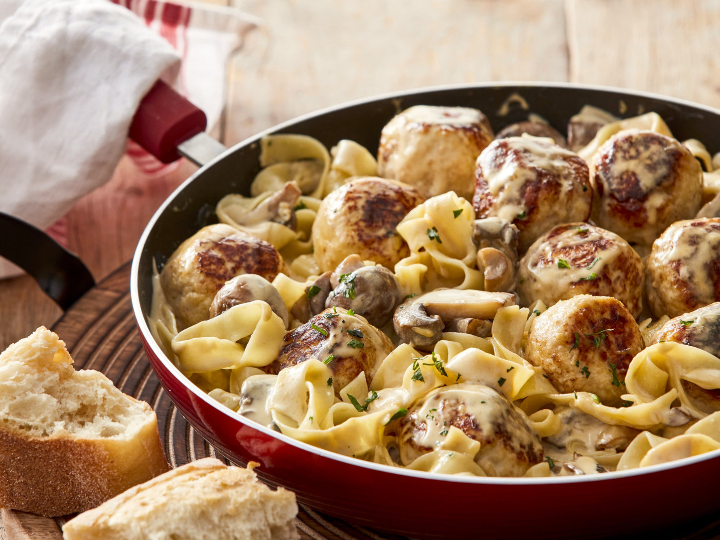 Fray Bentos Chicken Meatballs in Bolognese Sauce 380g