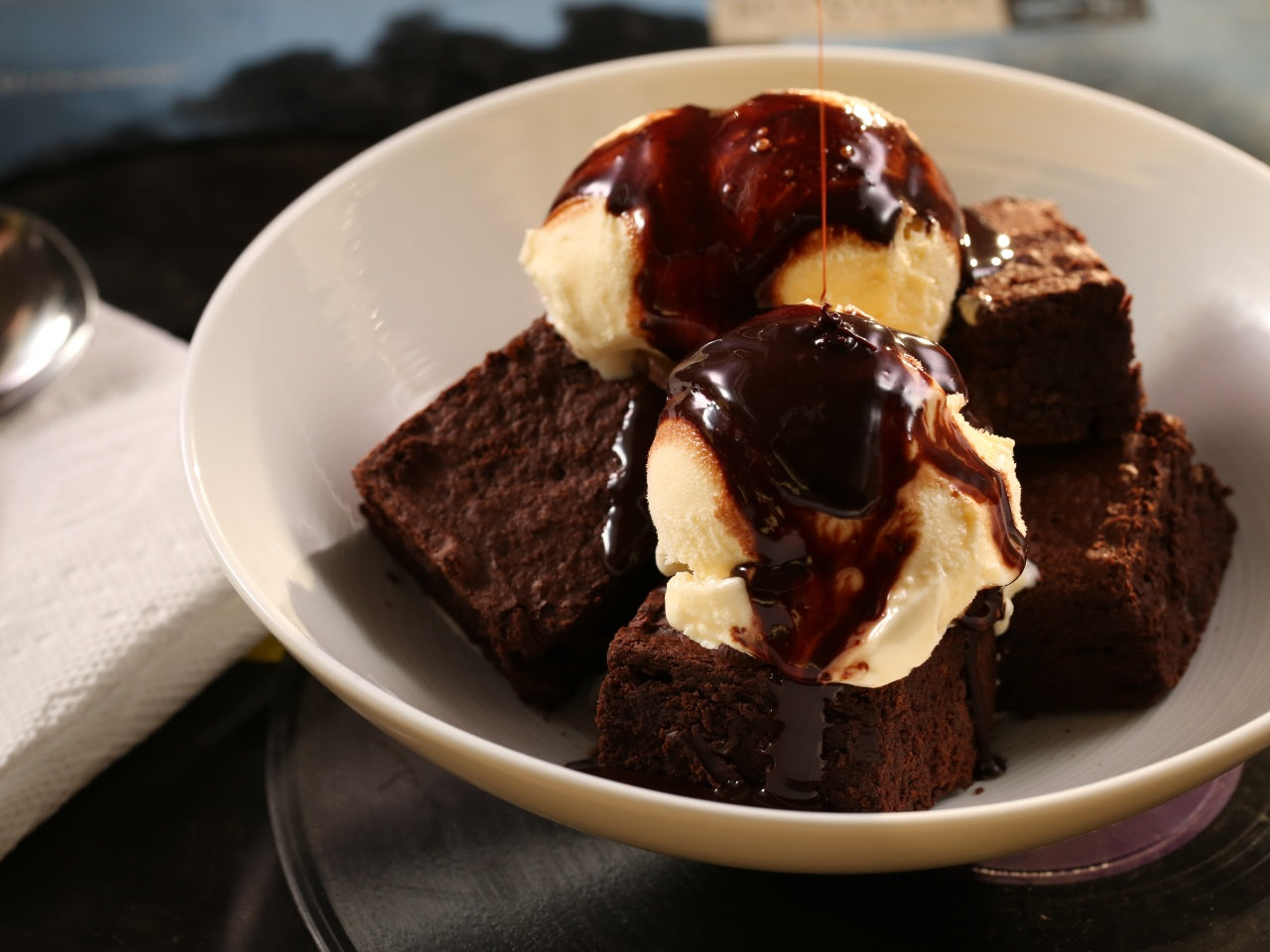 Lyle's Dessert Syrup Chocolate 325g