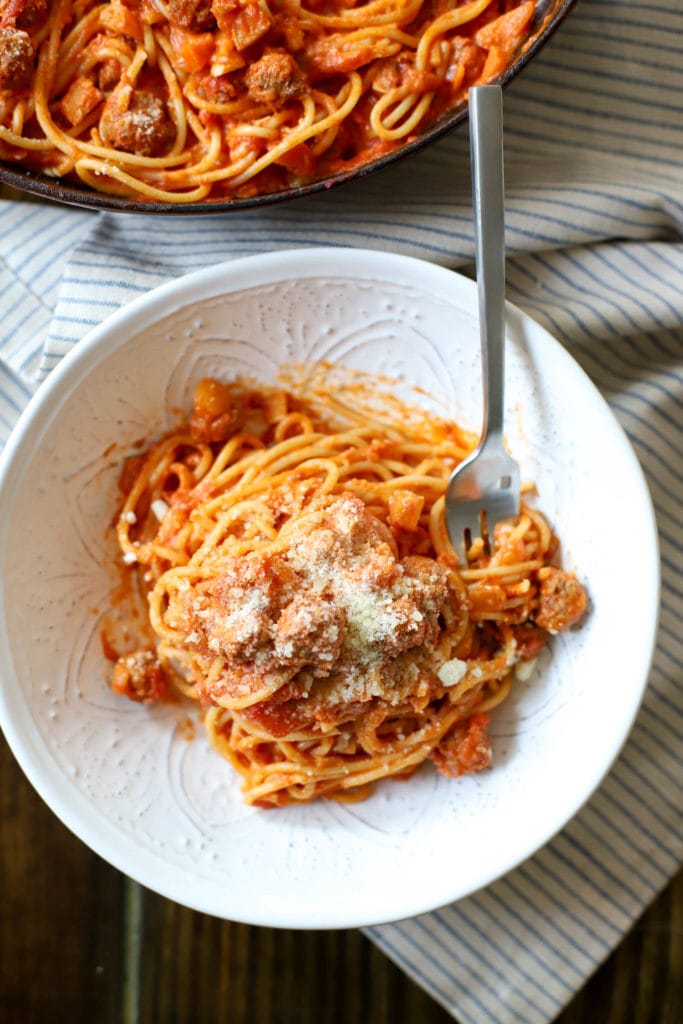 Loyd Grossman Bolognese with Smoked Garlic 660g