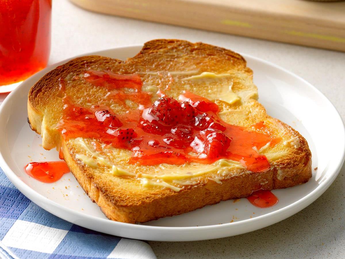 Hartleys Smooth Strawberry Jam Squeezy 340g