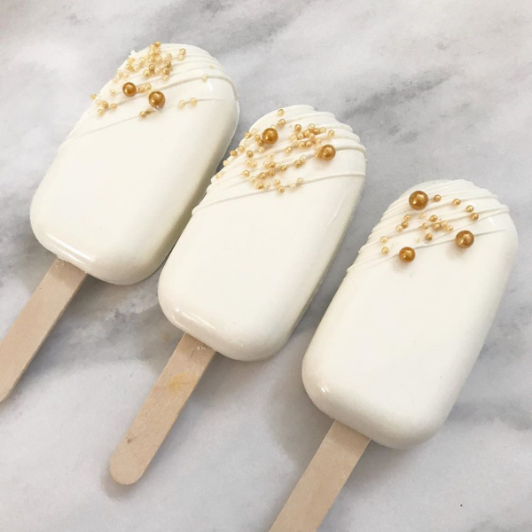 Iceland 4 Belgian White Chocolate Majestics 334g