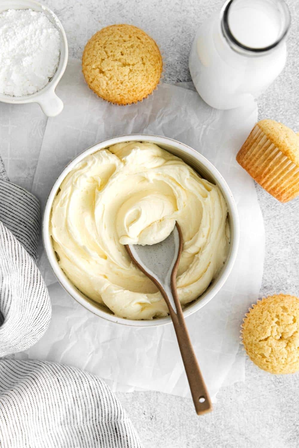 Betty Crocker Vanilla Buttercream Style Icing 400g