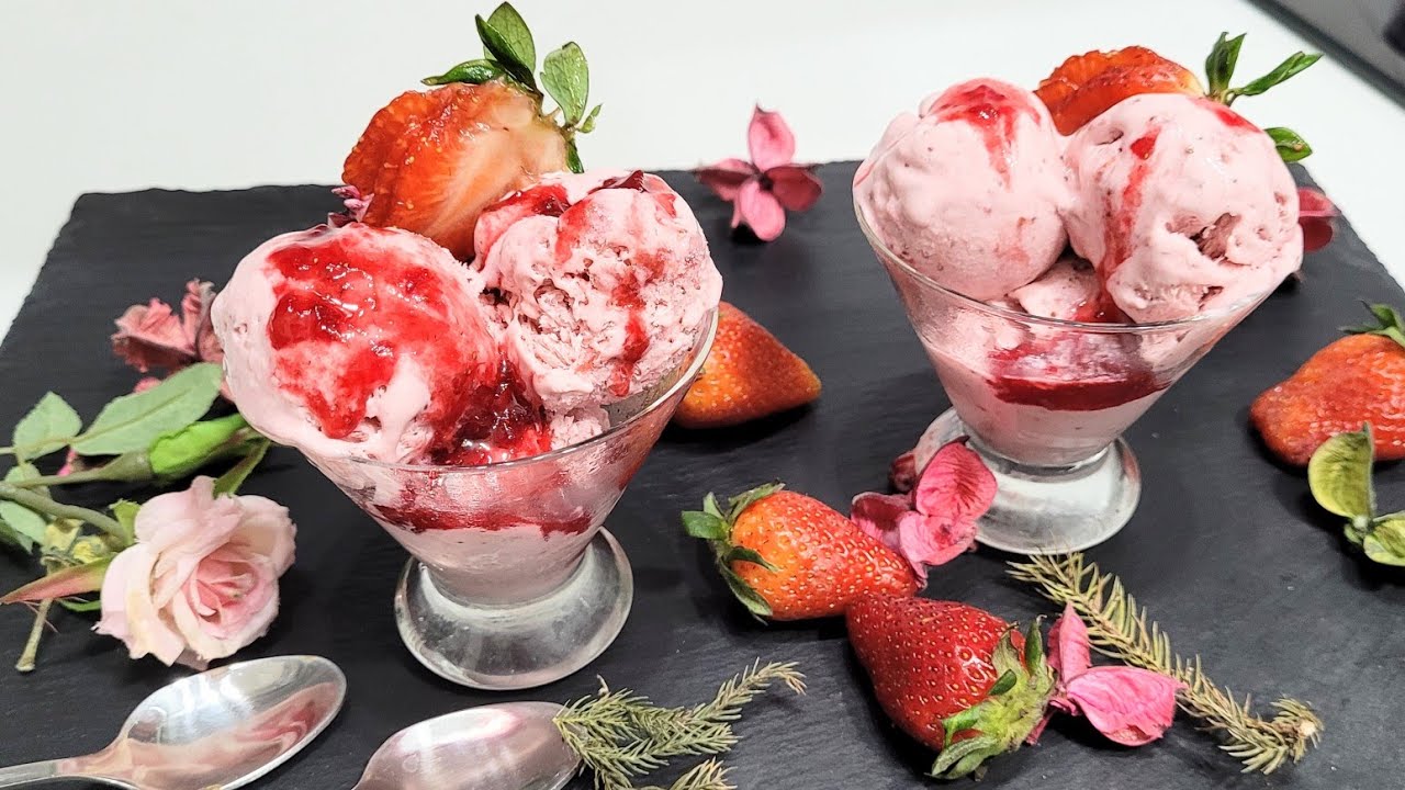 Lyle Topping Syrup Strawberry 325g
