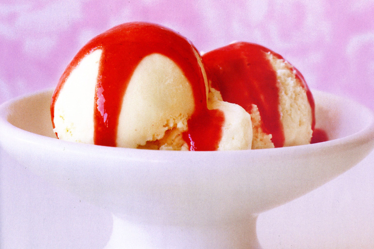 Lyle Topping Syrup Strawberry 325g