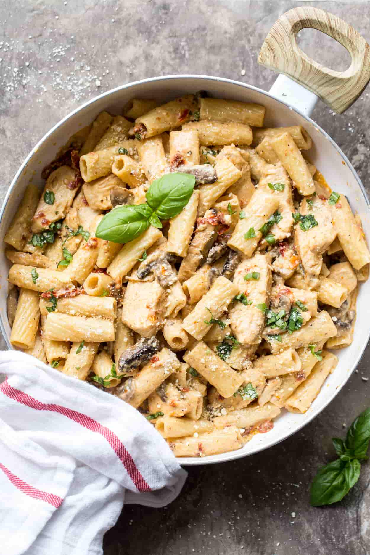 Ragu Chicken & Mushroom Flavour Pasta & Sauce 110g