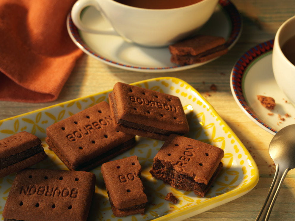 Co Op Bourbon Creams Chocolates Sandwich Biscuit With a Chocolate Filling 300g