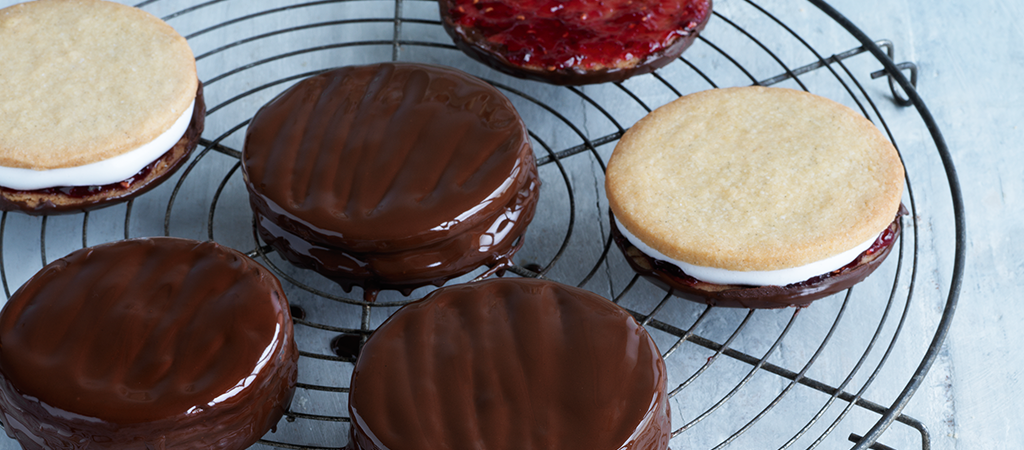 Wagon Wheels – Epic Chocolate Marshmallow Biscuits (6 Pack) 220g