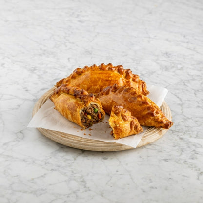 [Best Before 30-Nov-2024 ] Pukka Minced Beef & Veg Pasty 215g ปุกก้า เนื้อสับ และ ผักพาสตี้ 215 กรัม