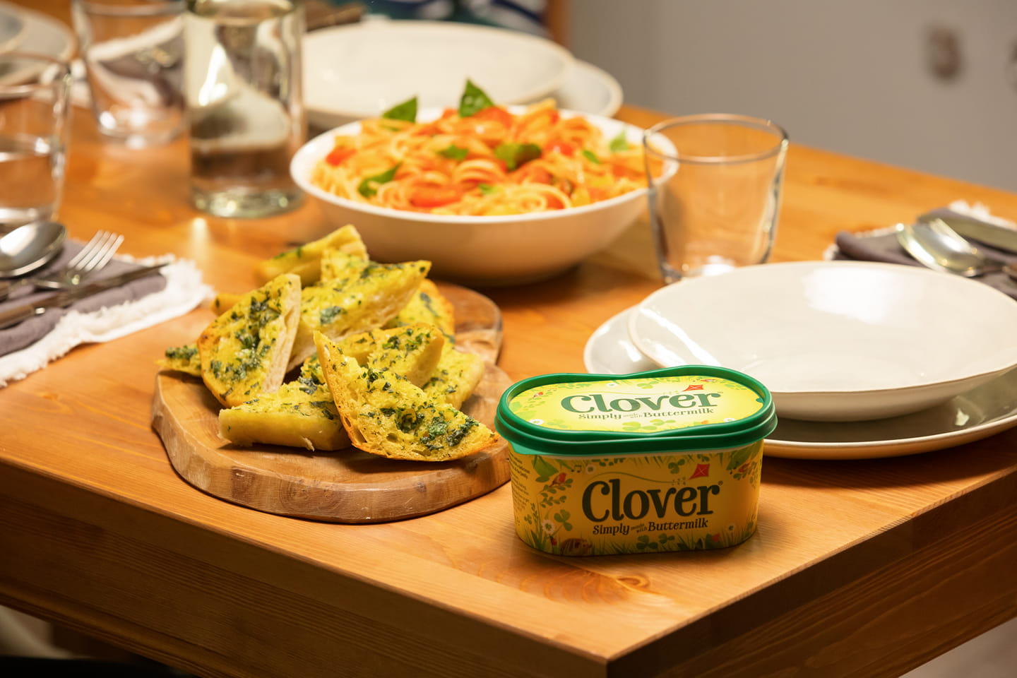 Clover Simply Made With Buttermilk 250g โคลเวอร์ ซิมพลี เมด วิท บัตเตอร์มิลค์ 250 กรัม