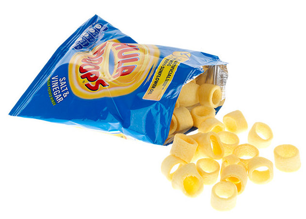 Hula Hoops Salt & Vinegar Crisps 34g ฮูล่าฮูปส์ มันฝรั่งกรอบ รสเกลือ & น้ำส้มสายชู 34กรัม