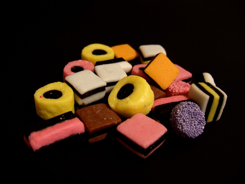 Bassetts Liquorice Allsorts Bag 165g บาสเซตต์ ลีคริซ ออลโซส์ แบบถุง 165 กรัม