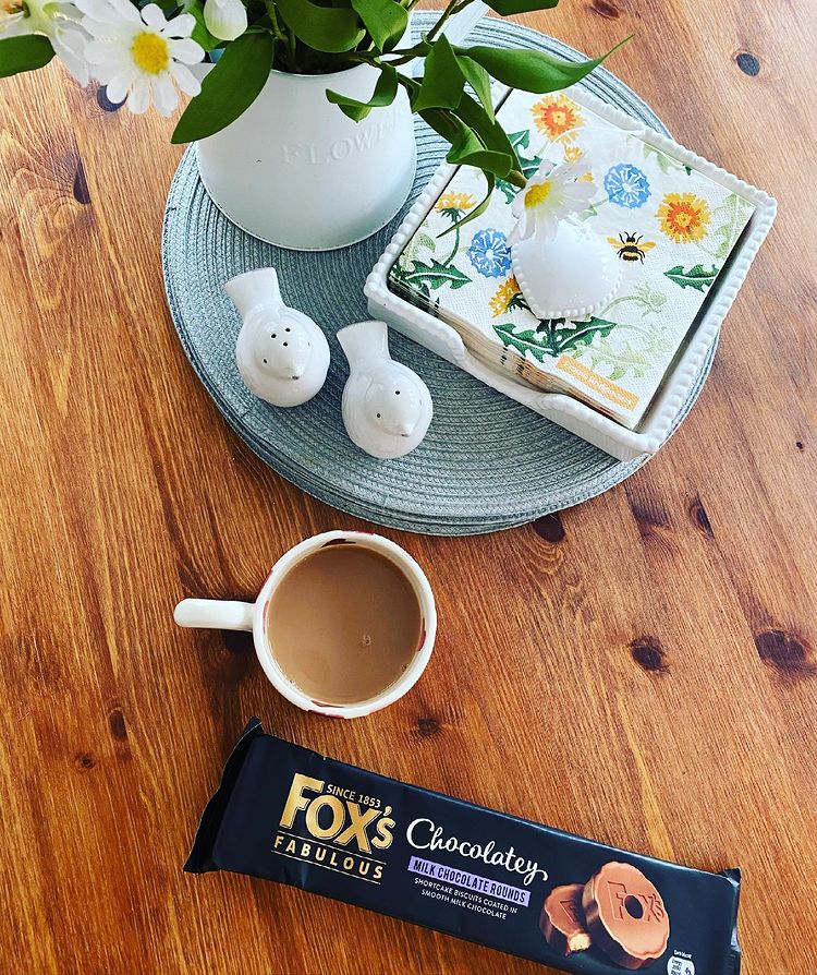 Fox's Chocolatey Milk Chocolate Rounds 130G ฟ็อกซ์ ช็อกโกแลตนมแท่งกลม 130 กรัม