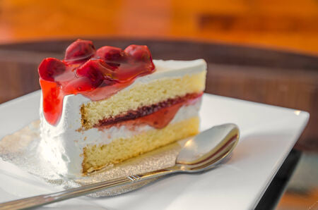 Iceland Strawberry Gateau 375g ไอซ์แลนด์ สตรอเบอร์รี่ กาโต 375 กรัม