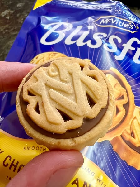 McVitie's Blissfuls Belgian Milk Chocolate & Caramel Biscuits 172g