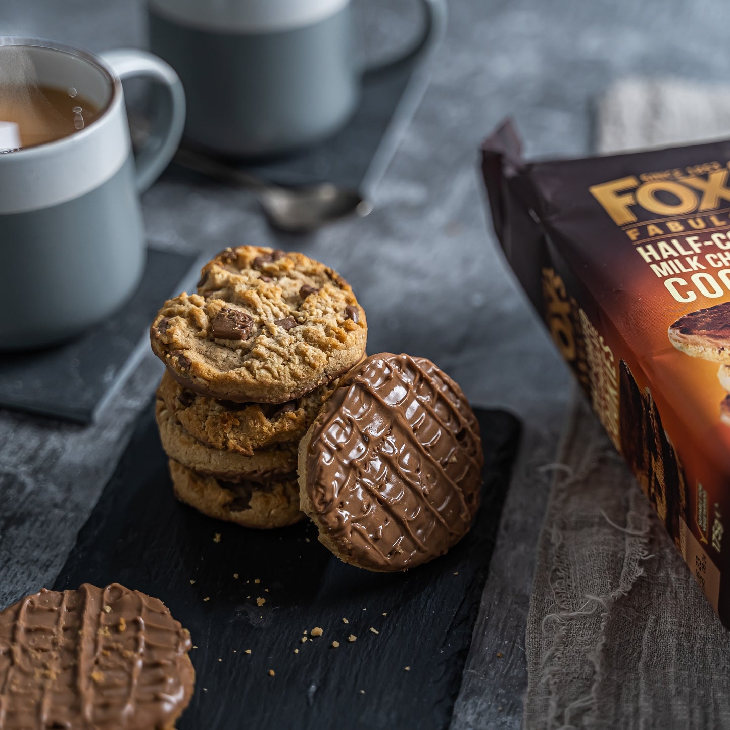 [Best Before 21-Sep-2024]Fox’s Half Coated Milk Chocolate Cookies 175g ฟ็อกซ์ คุกกี้ ช็อกโกแลตนม เคลือบครึ่ง 175 กรัม