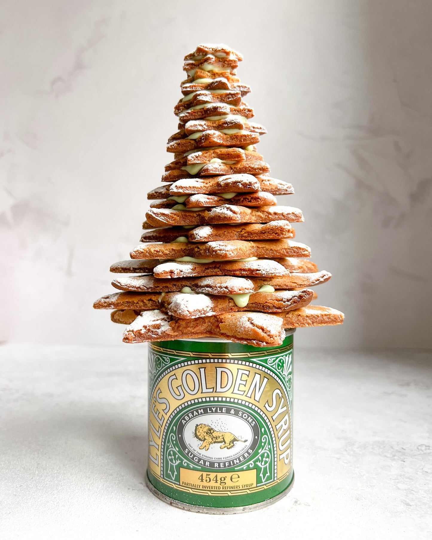 Lyle's Golden Syrup 454g ไลล์ โกลเด้นไซรัป 454 กรัม