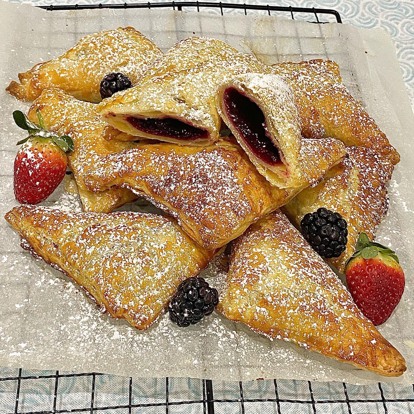 Iceland Mixed Berry Turnovers 2 Packs 186g