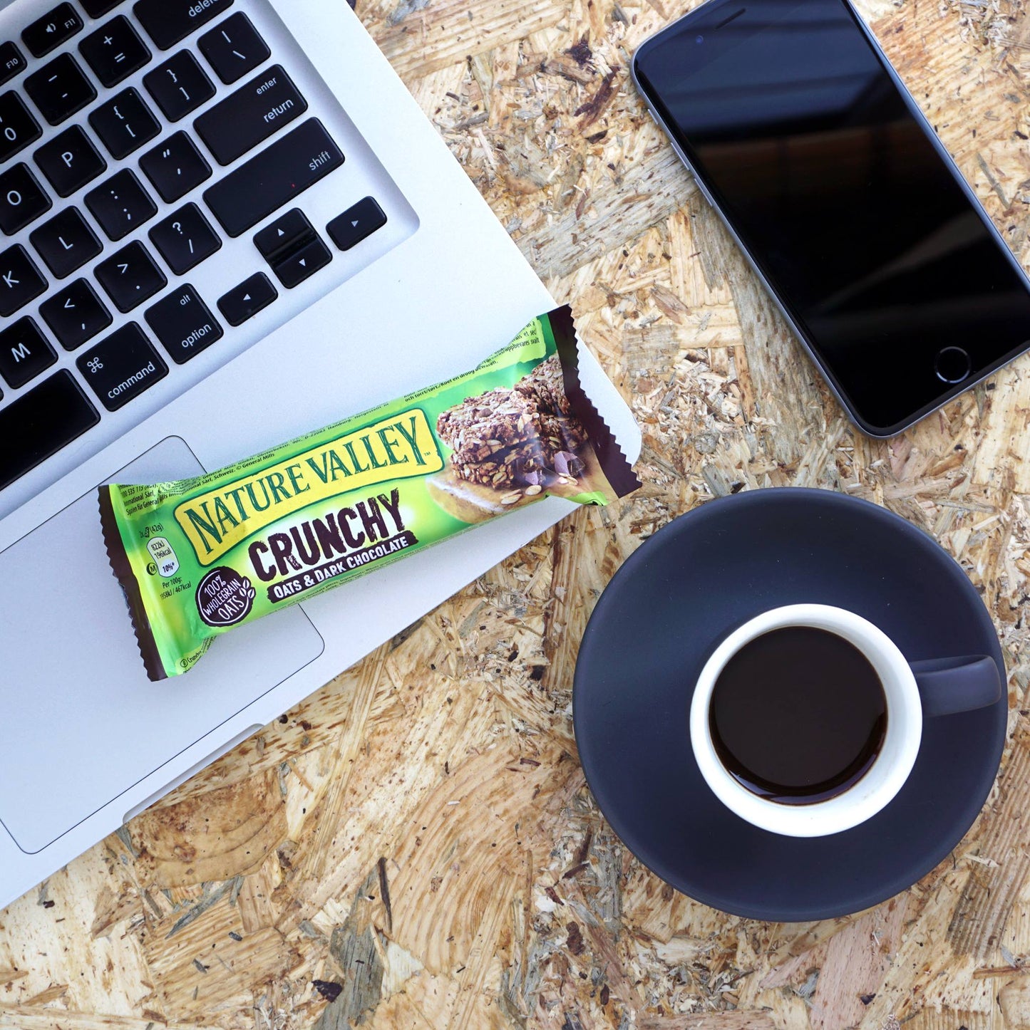 Nature Valley Crunchy Oats & Dark Chocolate [5 x 42g] 210g เนเจอร์ วัลเล่ย์ ข้าวโอ๊ต กรุบกรอบ และ ดาร์กช็อกโกแลต [5 x 42g] 210g