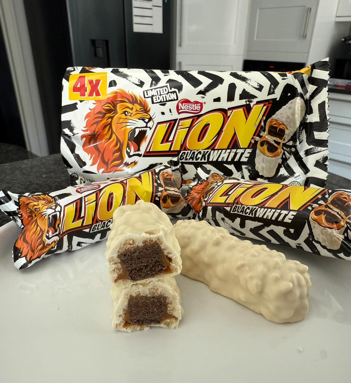 Nestle Lion Bar Black & White Chocolate 4 Bars