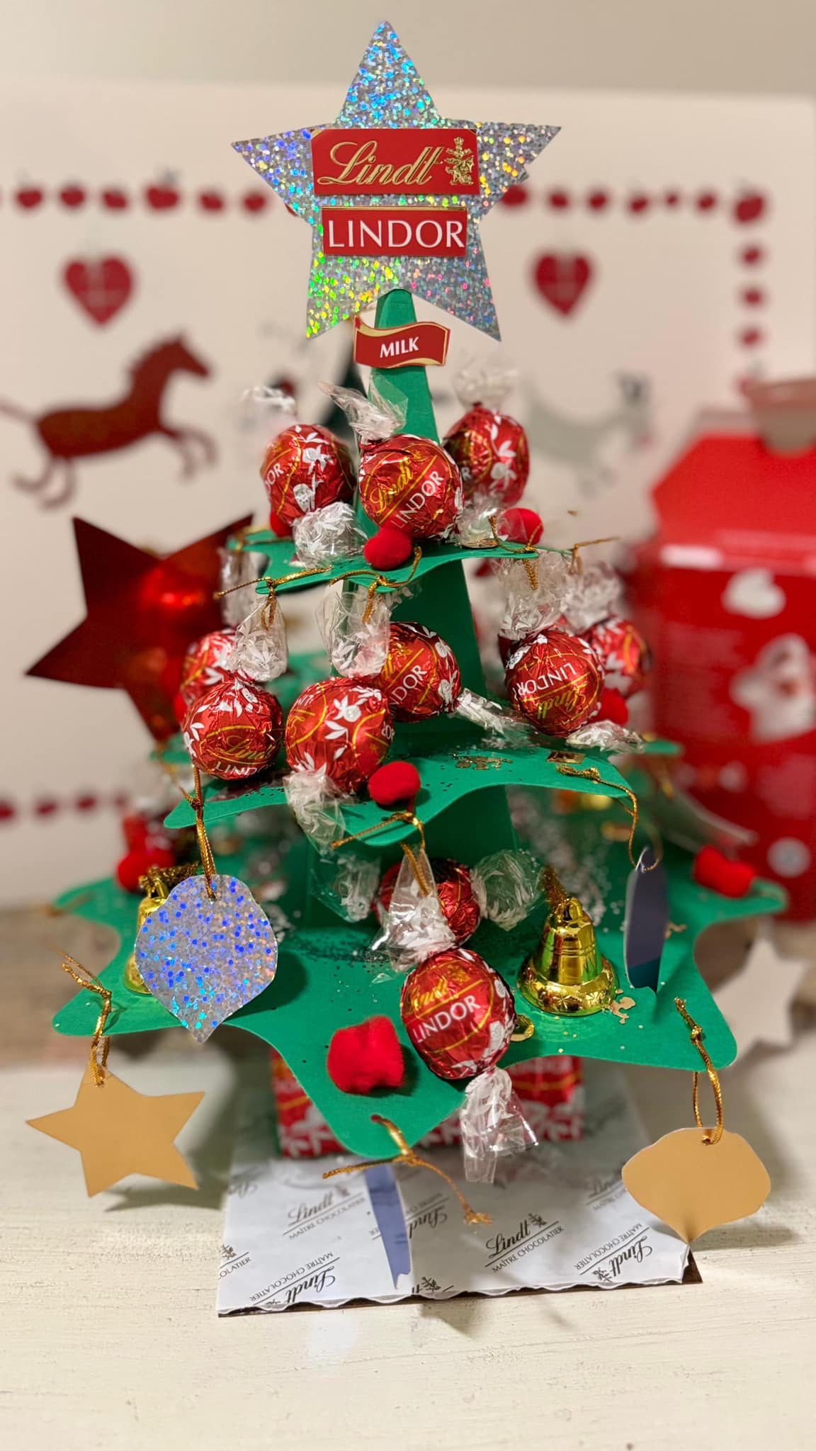 Lindt Lindor Milk Chocolate Cracker 100g