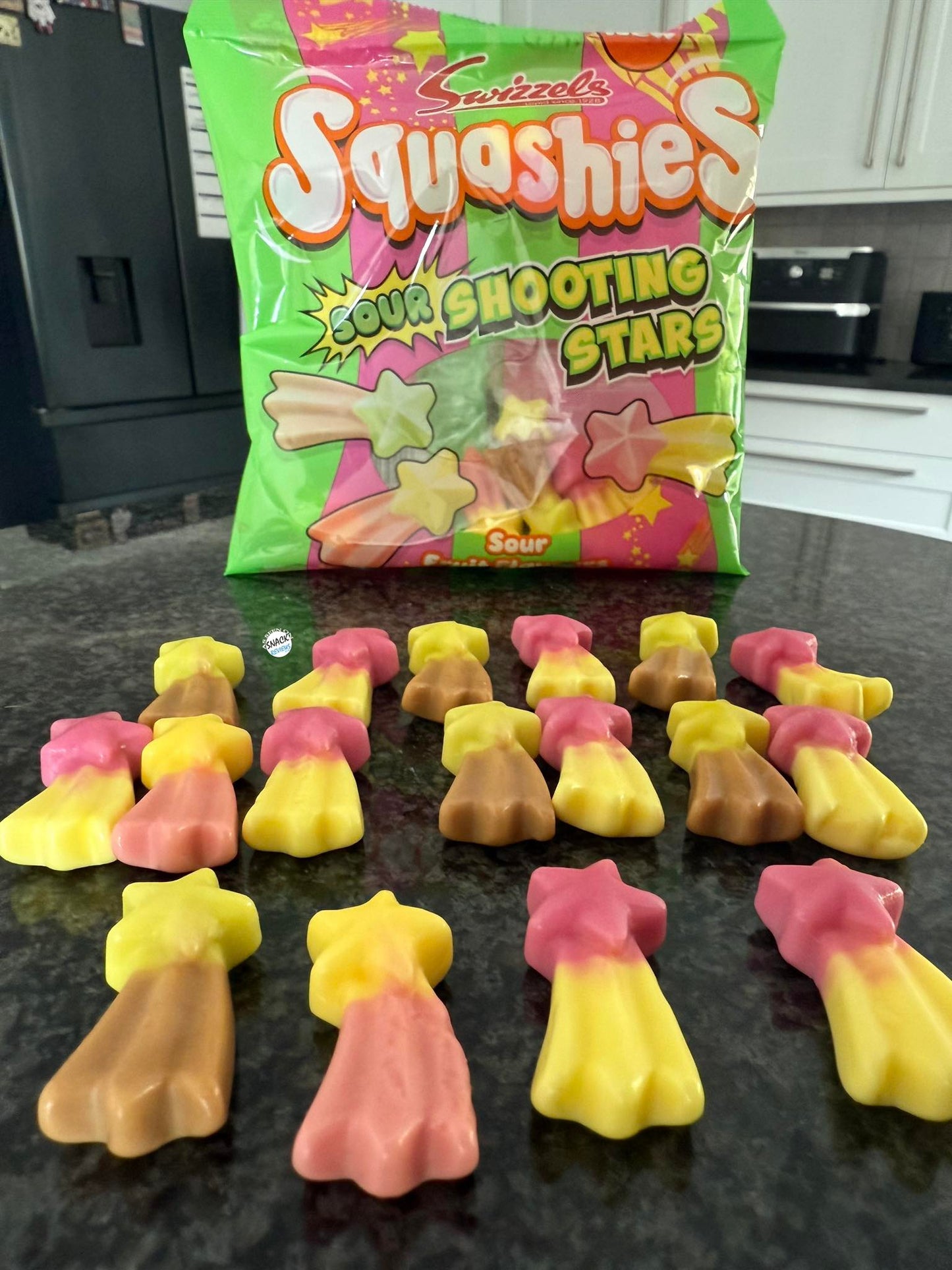 Swizzels Squashies Sour Shooting Stars 100g สวิซเซลส์ สควอชชี่ส์ รสเปรี้ยว ชูตติ้ง สตาร์ส 100 กรัม
