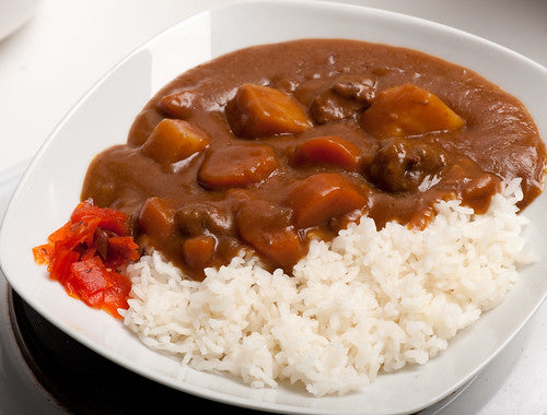 Kershaws Chip Shop Beef Curry with Rice & Chips 460g เคอร์ชอว์ ชิปช็อป แกงกะหรี่เนื้อพร้อมข้าวและมันฝรั่งทอด 460 กรัม