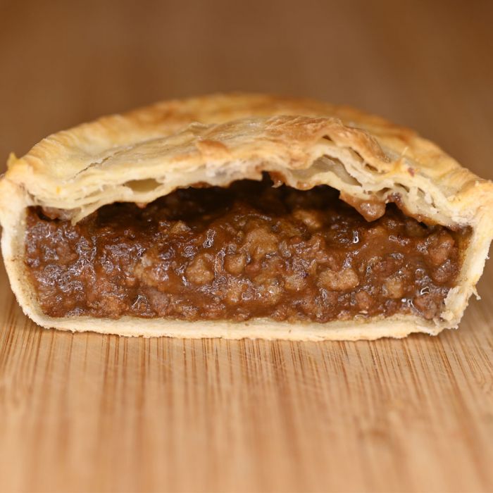 Holland's Minced Beef & Onion Pies 4 Pack ฮอลแลนด์ พายเนื้อสับ และ หัวหอม 4 แพ็ค