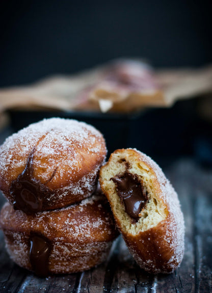 Iceland 14 Chocolate & Hazelnut Doughnuts 160g ไอซ์แลนด์ โดนัท 14 ชิ้น โดนัทมินิ ไส้ช็อกโกแลตเฮเซลนัท โรยน้ำตาล 160 กรัม