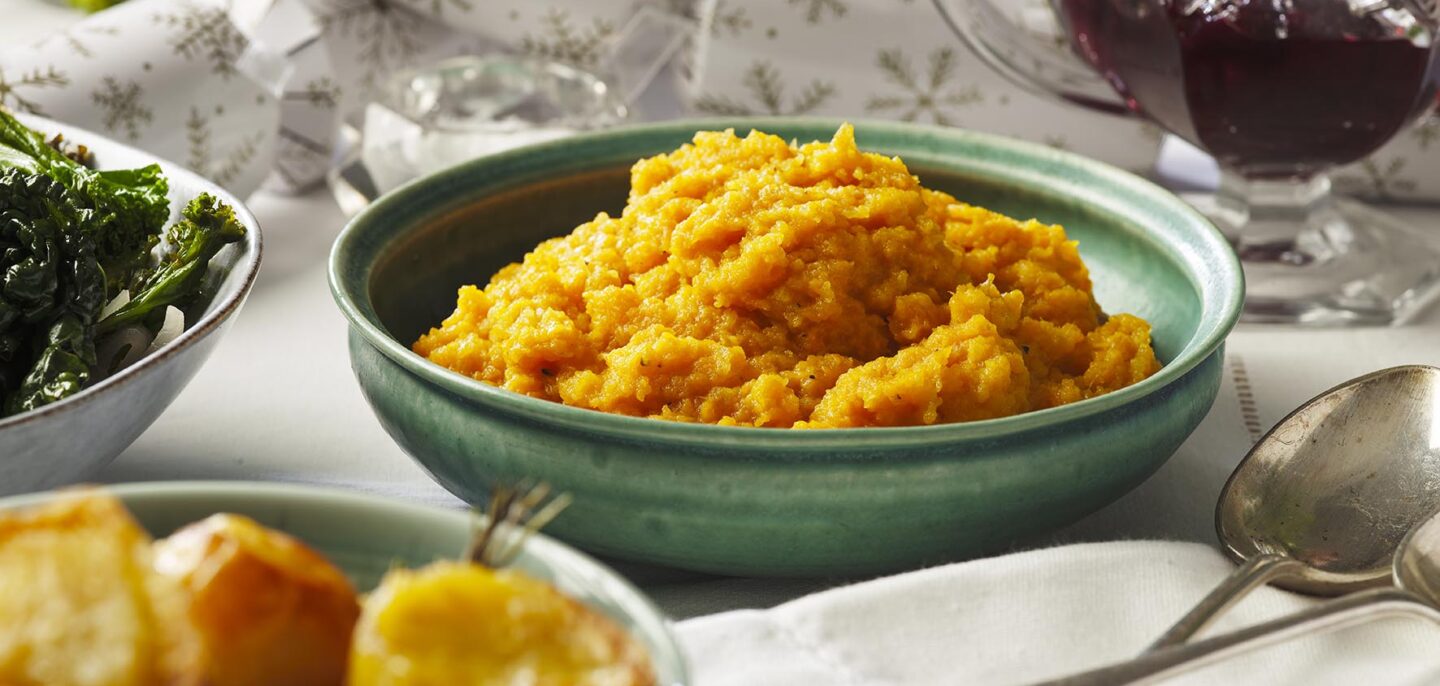 Aunt Bessie's Carrot & Swede Mash 500G อ้าน เบสซี่ แครอท และ หัวผักกาดบดกับเนย ผสม เครื่องปรุงรส 500 กรัม