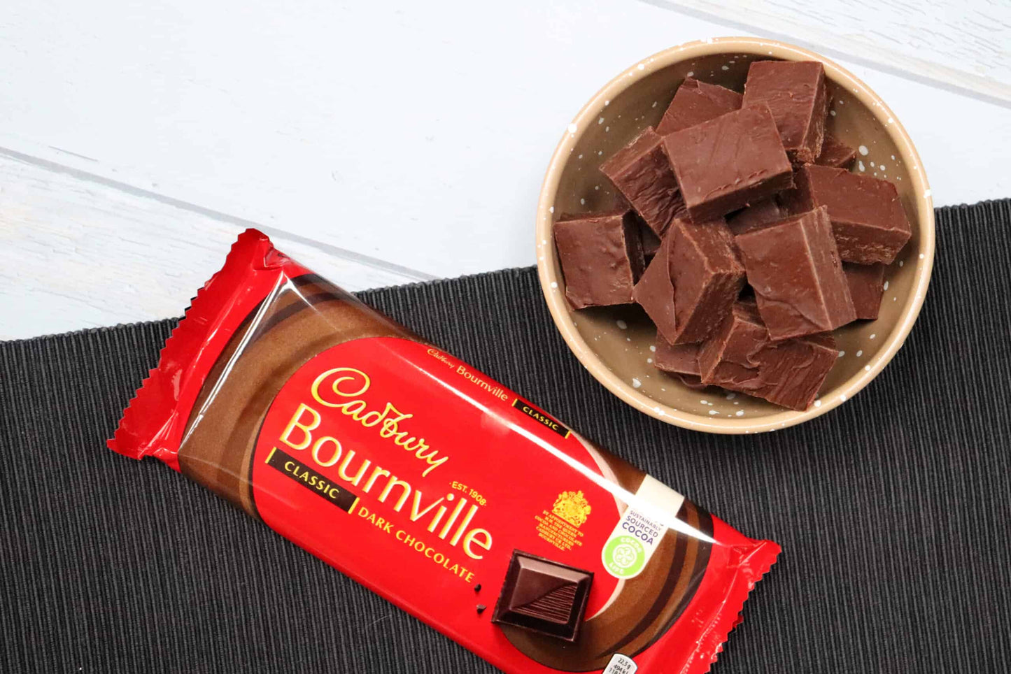 Cadbury Bournville Classic Dark Chocolate Bar 180g แคดเบอรี เบิร์นวิลล์ คลาสสิค ดาร์กช็อกโกแลต 180กรัม