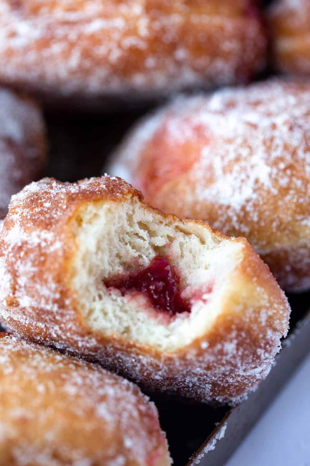 Iceland 14 Mini Strawberry Doughnuts 175g