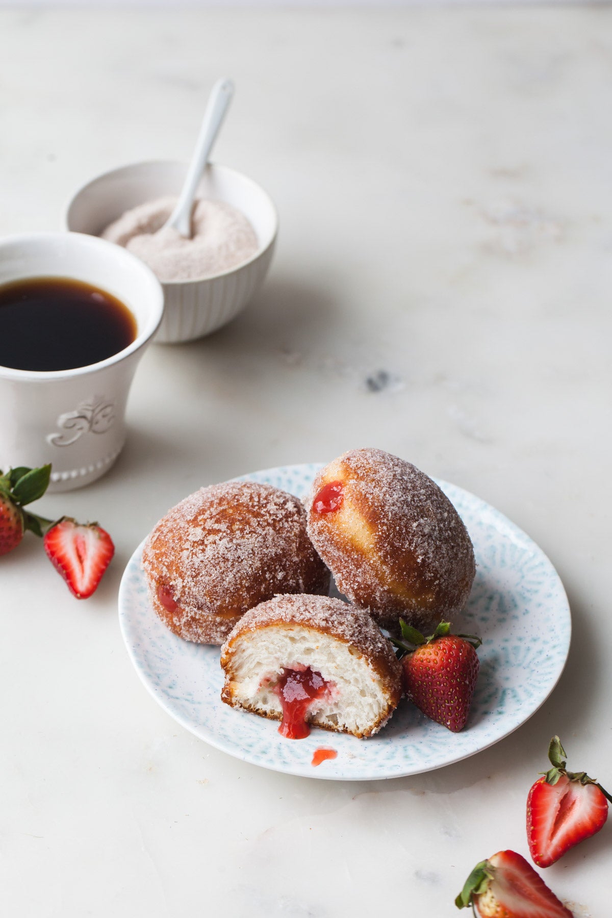 Iceland 14 Mini Strawberry Doughnuts 175g