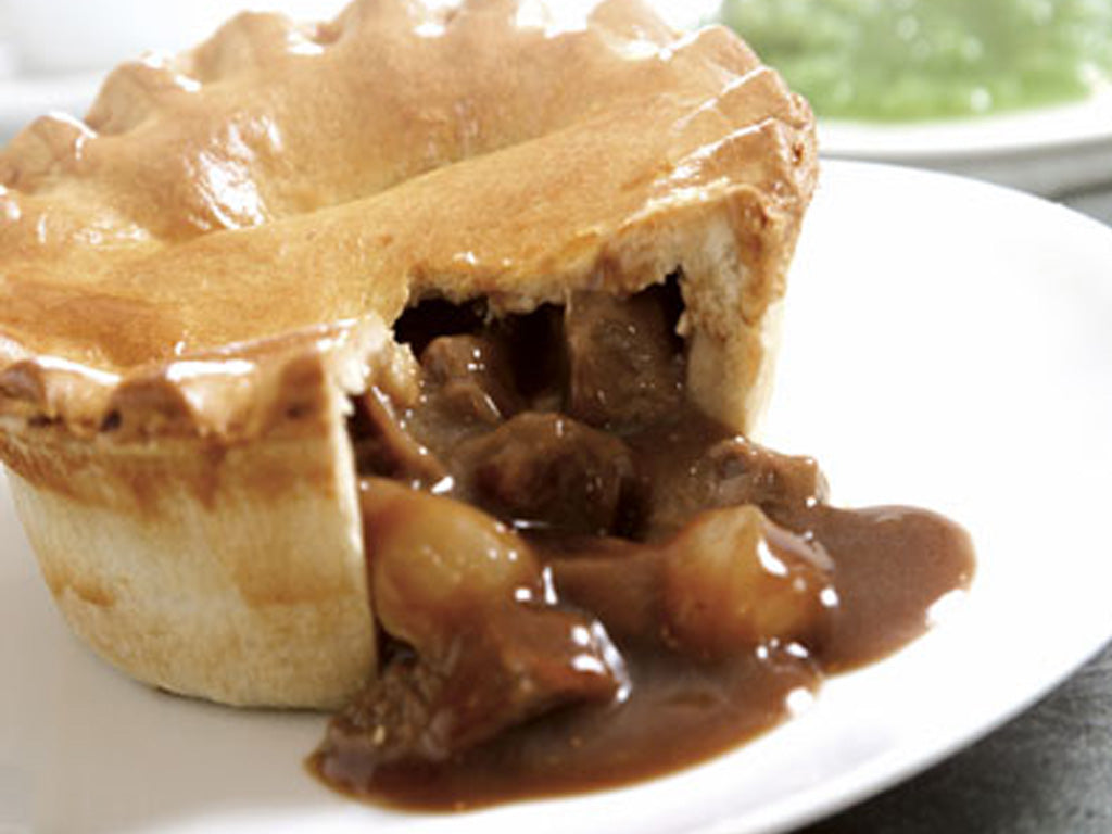 Quorn 2 Vegetarian Steak & Gravy Pies 400g ควอร์น 2 พายสเต็ก แอนด์ เกรวี่ มังสวิรัติ 400 กรัม