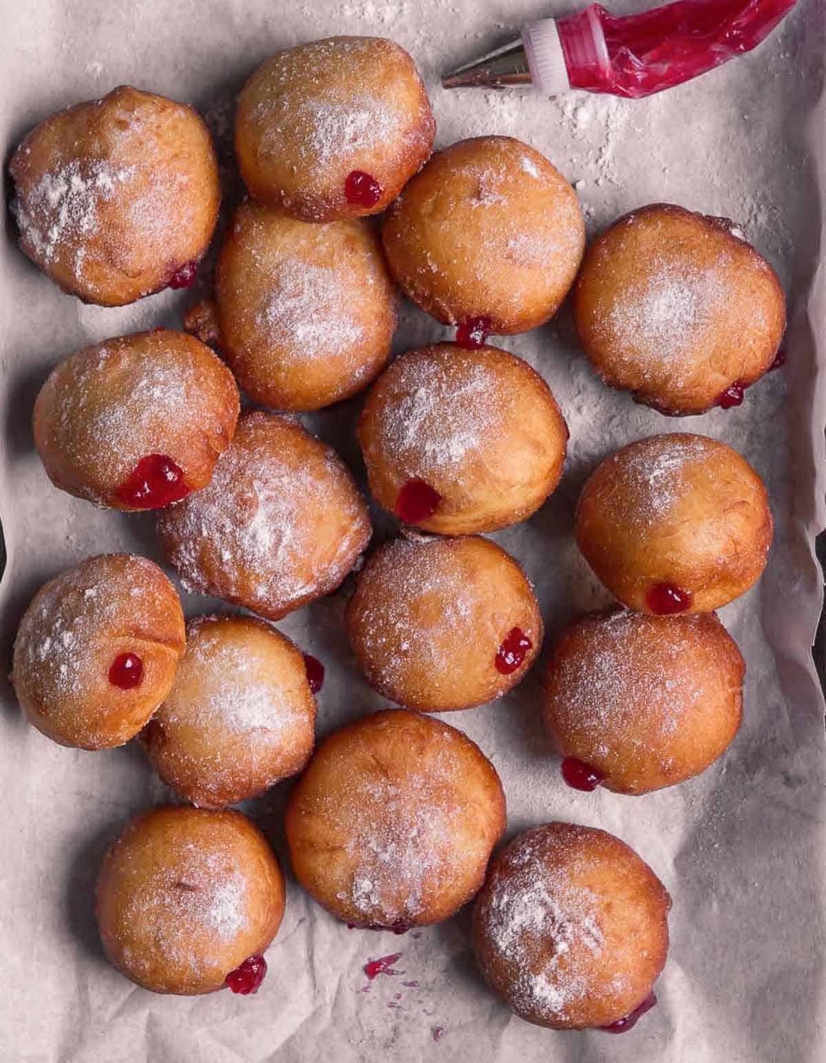 Iceland 14 Mini Strawberry Doughnuts 175g
