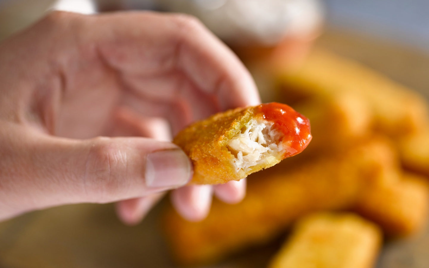 Young's 10 Fish Fingers 250g ยงส์ ปลาฟิงเกอร์ชุบเกล็ดขนมปัง แช่แข็ง 10 ชิ้น 250 กรัม