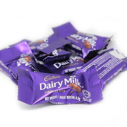 Cadbury Dairy Milk Mixed Chocolate Box 720g แคดเบอรี แดรี่มิลค์ มิกซ์ ช็อกโกแลต ชิ้น แบบกล่อง 720 กรัม