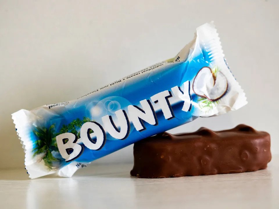 Bounty Coconut & Milk Chocolate Bars Multipack Chocolate 4 Bars 228g เบาท์ตี้ ช็อกโกแลตแท่งมะพร้าว และ นม มัลติแพ็ค ช็อกโกแลต 4 แท่ง 228 กรัม