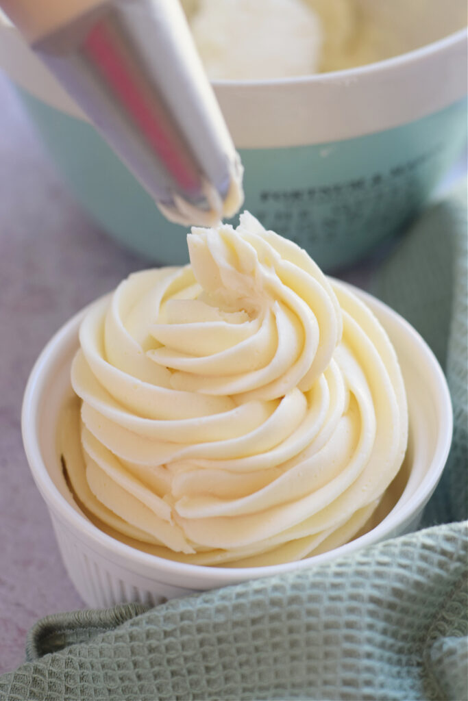 Betty Crocker Vanilla Buttercream Style Icing 400g