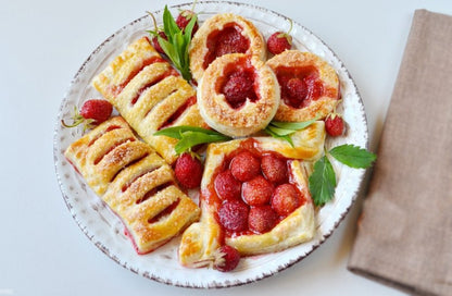 Cabico Strawberry Puffs 5 Pack 150g