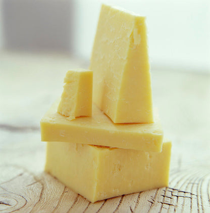 Cathedral City Our Extra Mature Cheddar 200g คาธีดรัล ซิตี้ เชดดาร์ มันสำปะหลัง 200 กรัม