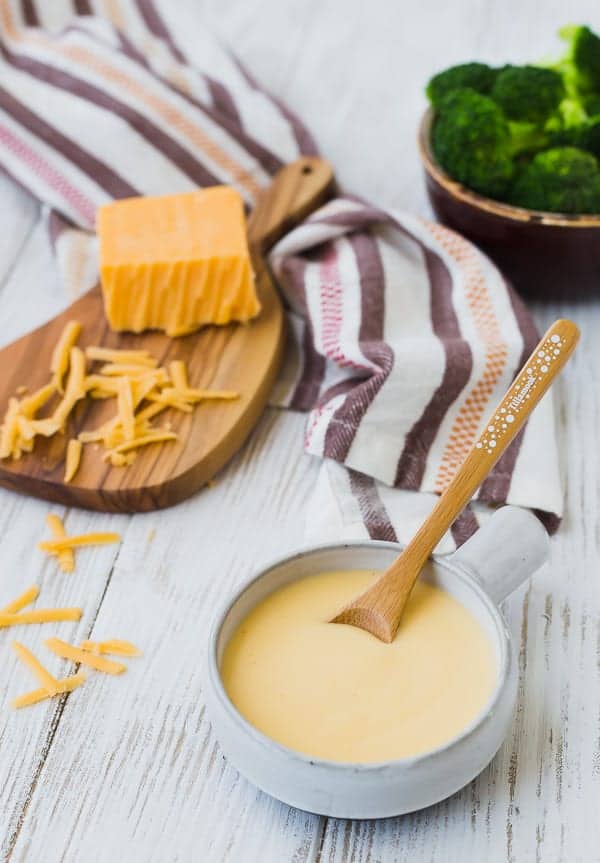 Hellmann's Cheese Sauce Squeezy 250ml