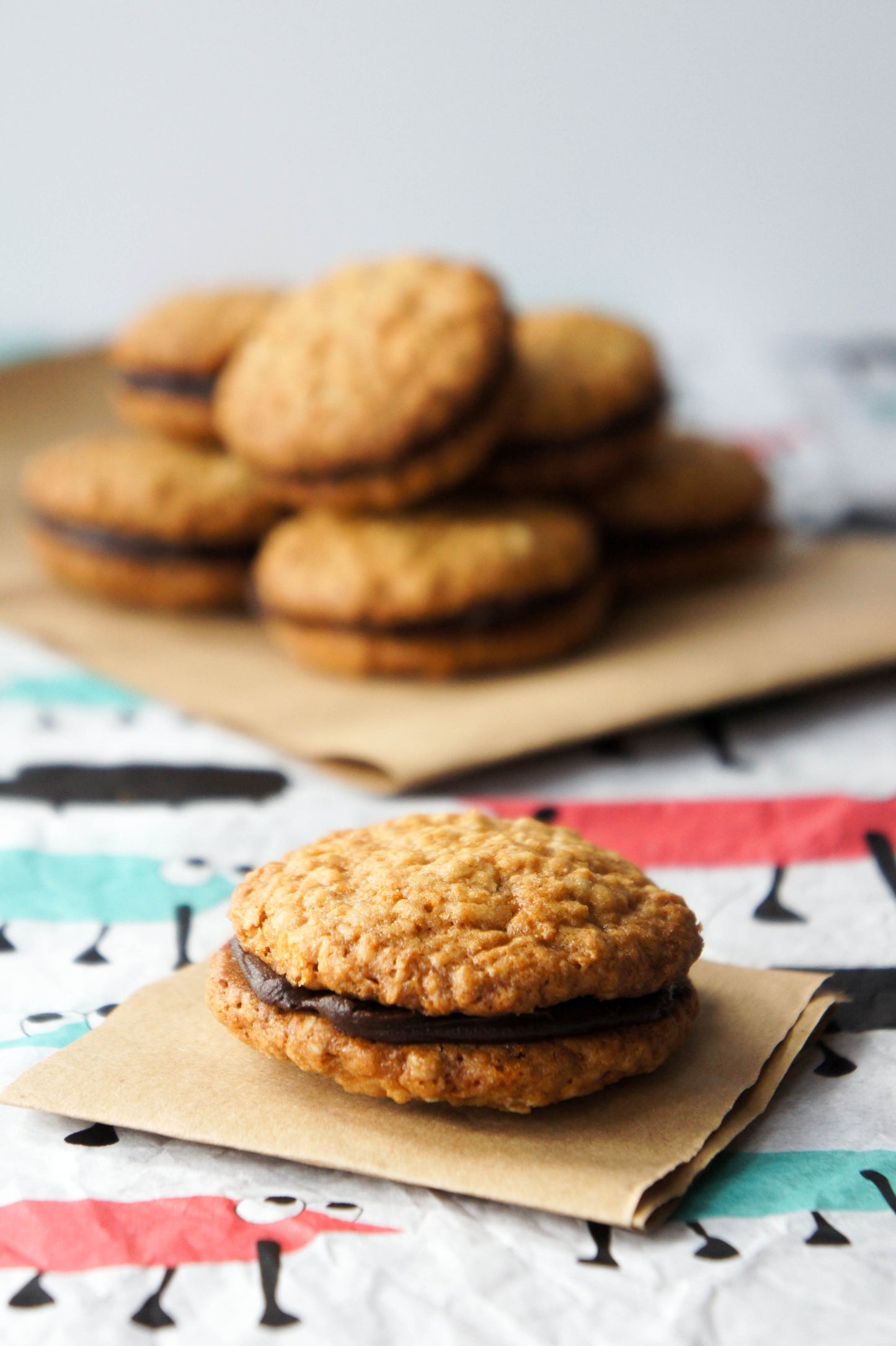 [BestBefore-9Nov2024] Mcvitie's Hobnobs Oaty Cream Chocolate 160g แมควิททีย์ส์ ช็อกโกแลตครีม ฮอบนอบส์ 160 กรัม