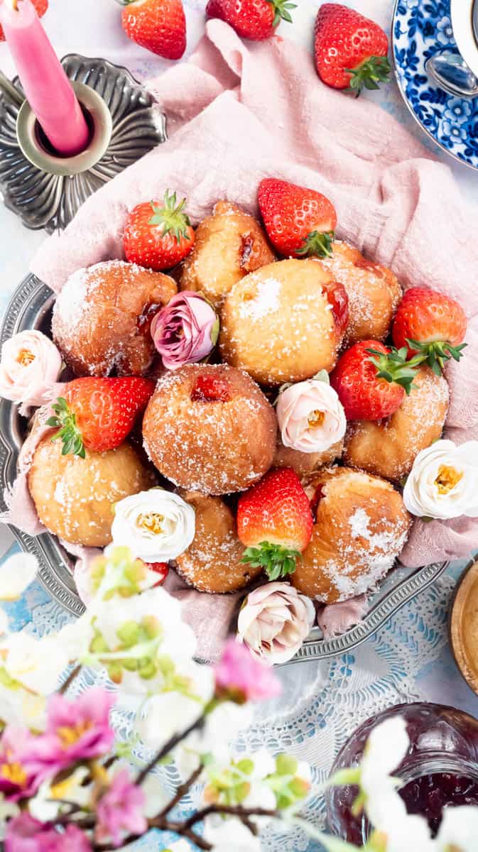 Iceland 14 Mini Strawberry Doughnuts 175g