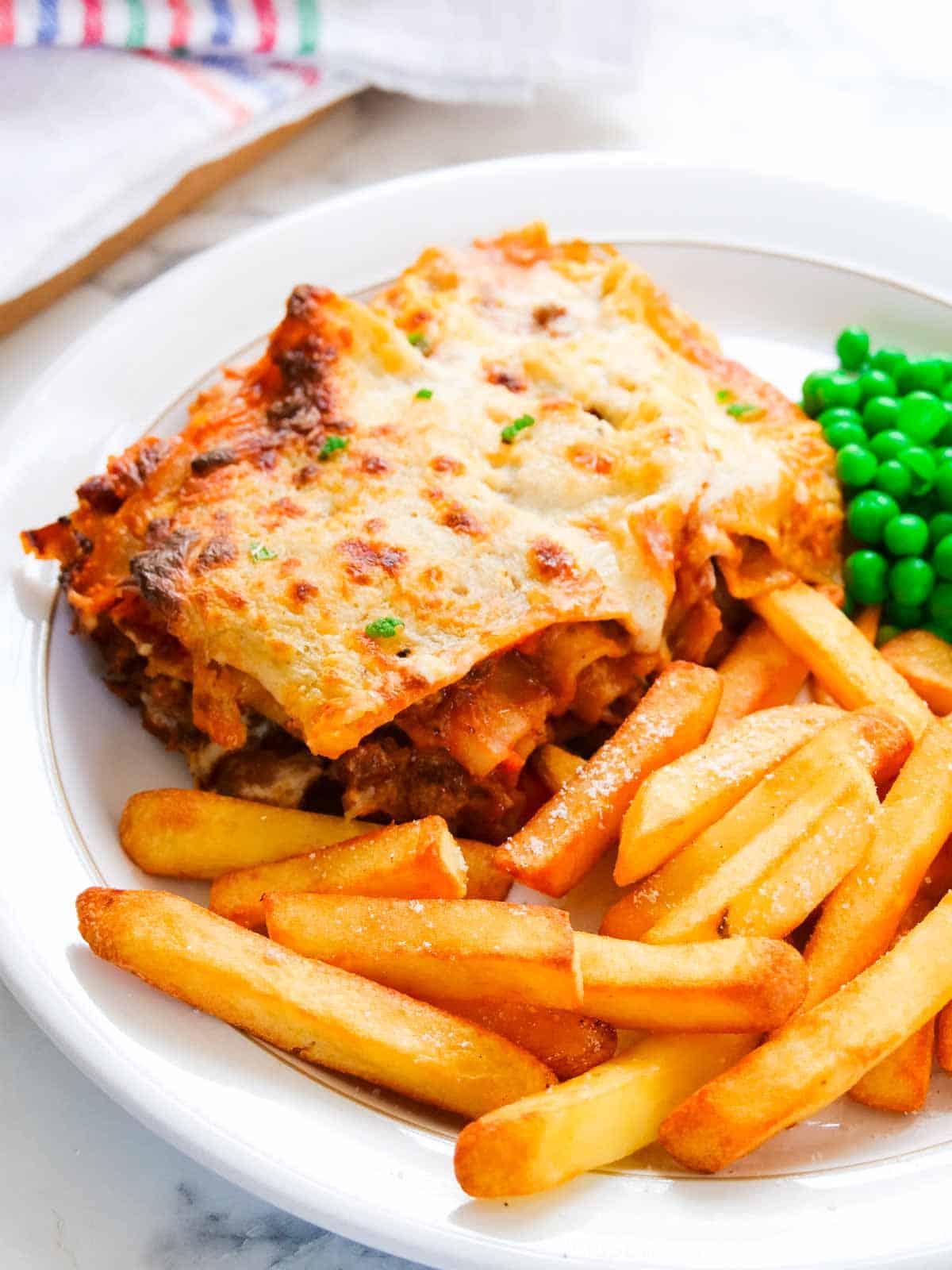 Kershaws Beef Lasagne with Chips 400g เคอร์ชอว์ ลาซานญ่าเนื้อ พร้อมมันฝรั่งทอด 400 กรัม