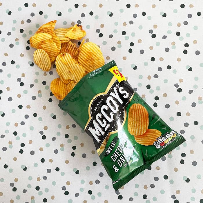 McCoy’s Cheddar & Onion Grab Bag Crisps 45g แม็คคอยส์ เชดดาร์และหัวหอม แกร็บแบ็ก คริสป์ 45 กรัม