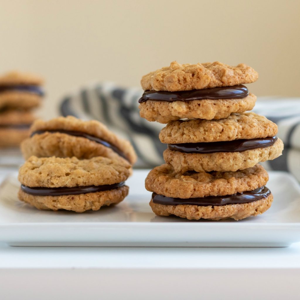 [BestBefore-9Nov2024] Mcvitie's Hobnobs Oaty Cream Chocolate 160g แมควิททีย์ส์ ช็อกโกแลตครีม ฮอบนอบส์ 160 กรัม